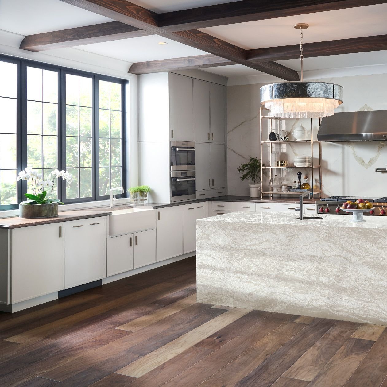 Kitchen with hardwood flooring from Richardson’s Carpet Service in the Williamsburg, VA area